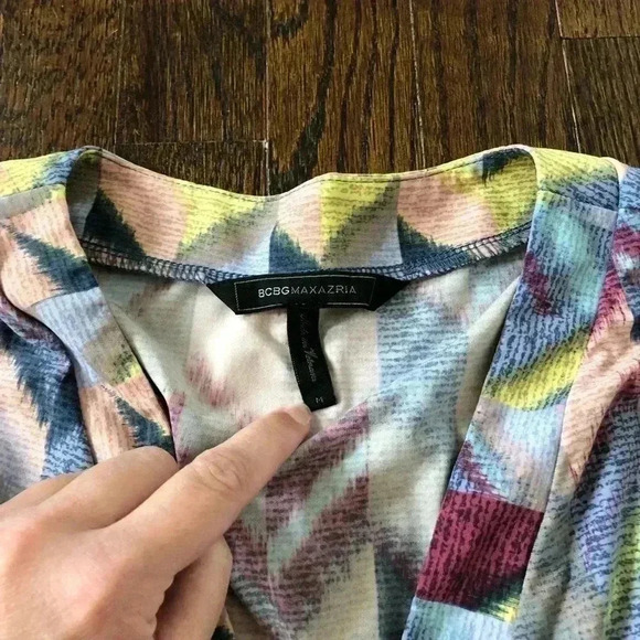 bcbgmaxazria Women’s M Geometric Sleeveless Deep V-Neck Flowy Dress - EUC!! - Picture 4 of 12